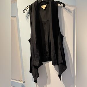 Pure DKNY VEST size L black barely worn in good condition.